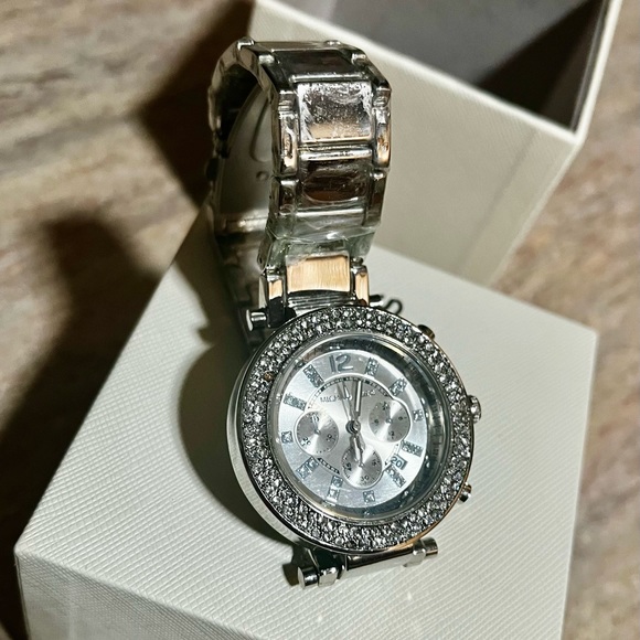 New Michael Kors watch with bling - Picture 1 of 16